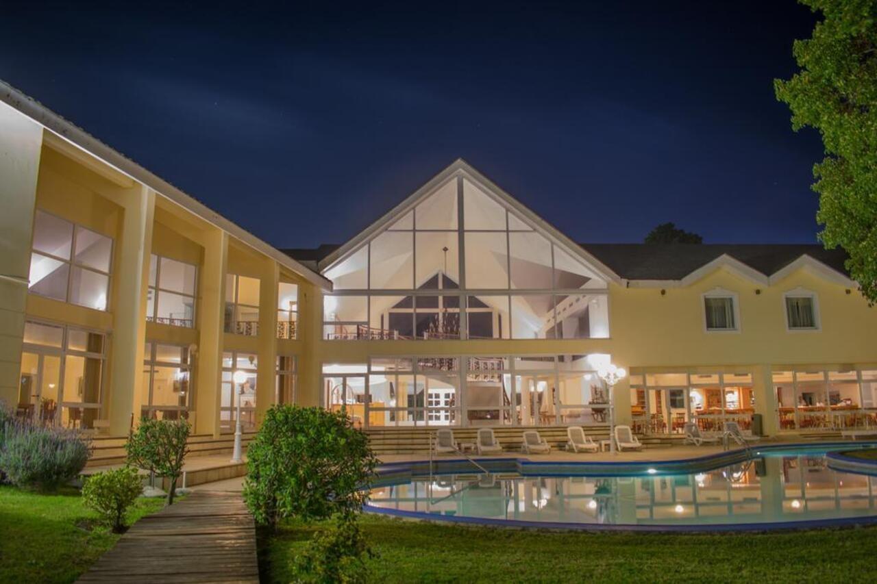 Parque Hotel Jean Clevers Punta del Este Esterno foto The clubhouse at the Royal Natal Golf Club