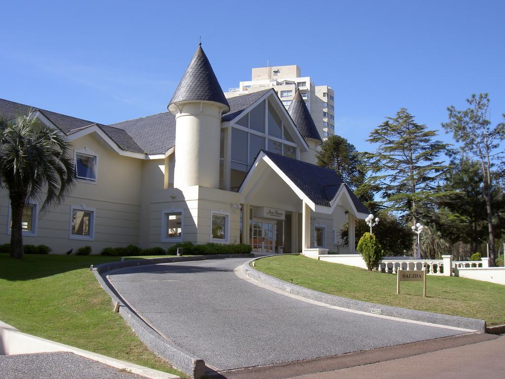 Parque Hotel Jean Clevers Punta del Este Esterno foto The clubhouse at the Royal Country Club