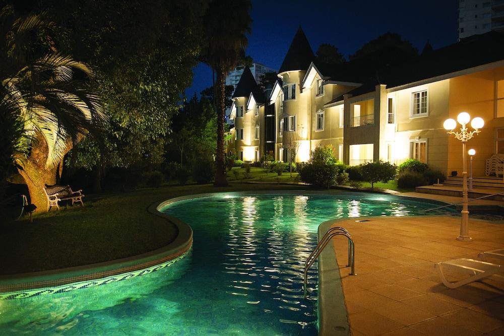 Parque Hotel Jean Clevers Punta del Este Esterno foto The swimming pool at the hotel