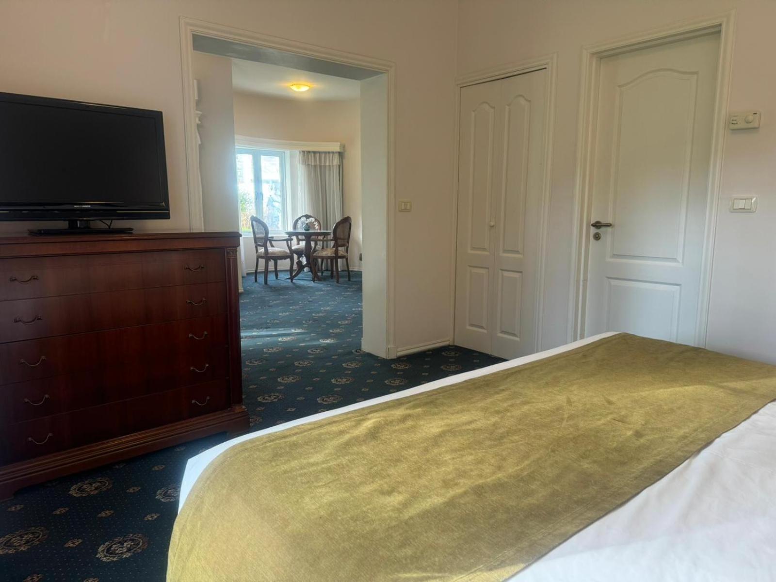 Parque Hotel Jean Clevers Punta del Este Esterno foto A suite at the hotel