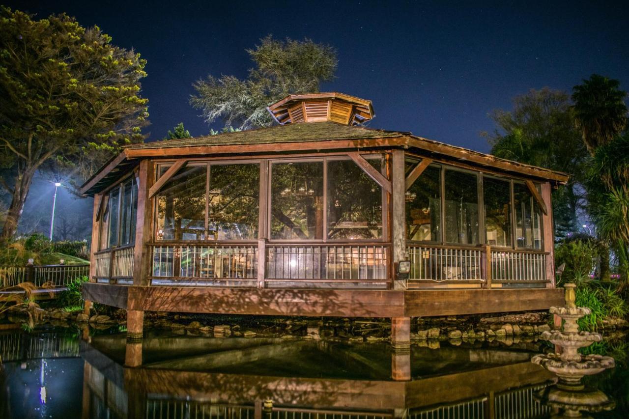 Parque Hotel Jean Clevers Punta del Este Esterno foto The gazebo at the center of the pond