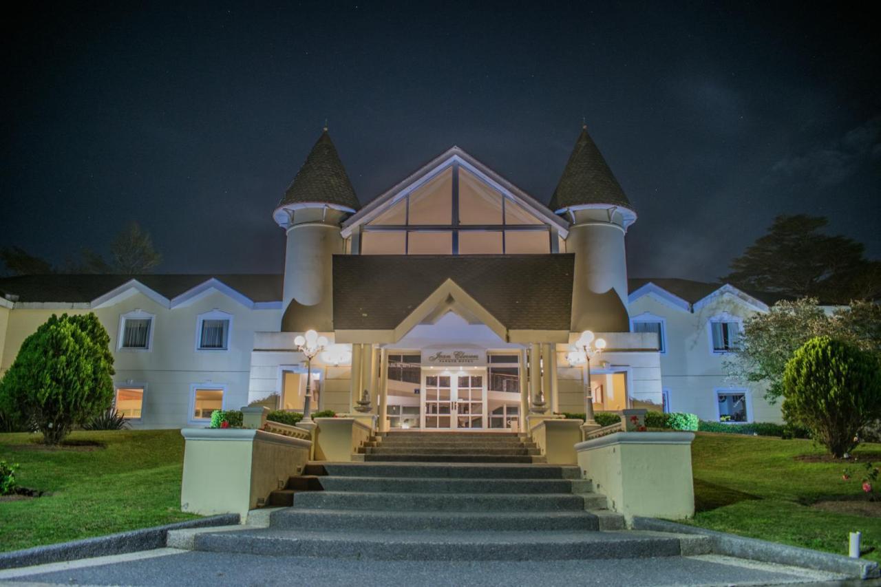 Parque Hotel Jean Clevers Punta del Este Esterno foto The clubhouse at the Royal County Down Golf Club