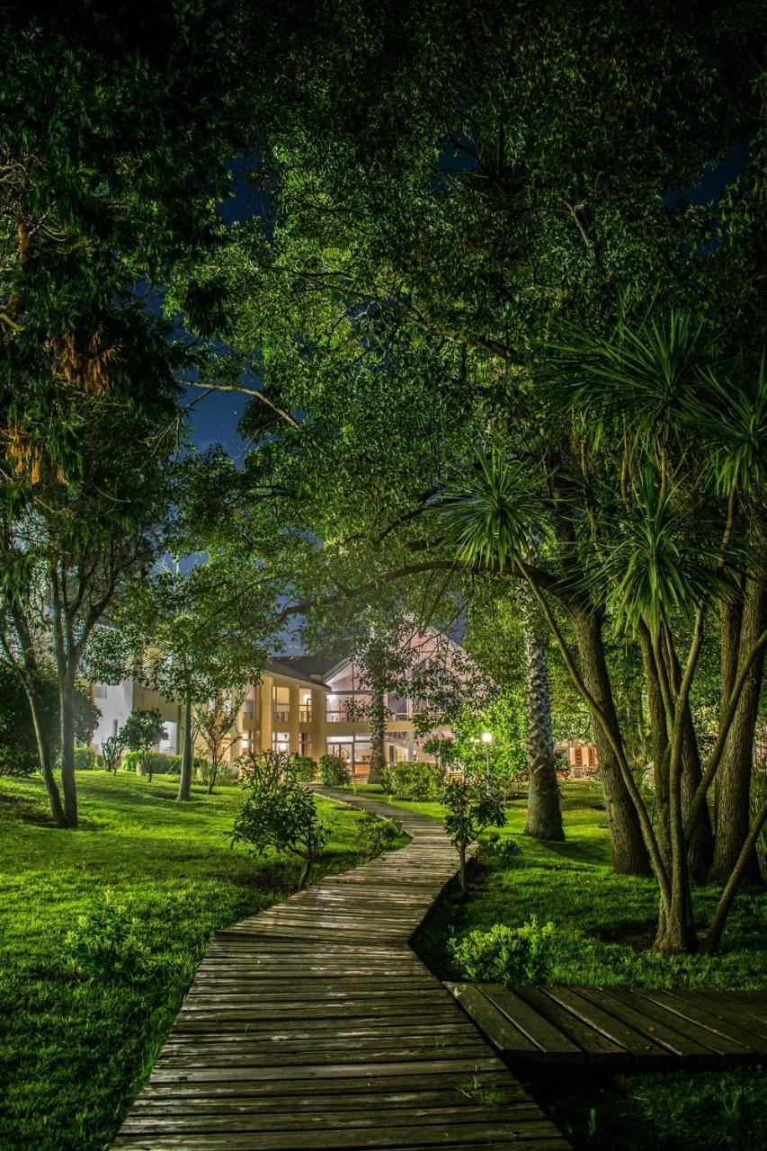 Parque Hotel Jean Clevers Punta del Este Esterno foto The hotel at night